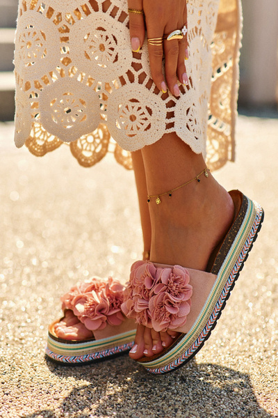 Sandales Plateforme Femme Ornées de Fleurs Rose Nodina