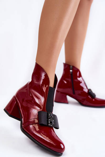 Cizme lăcuite pe tocuri înalte cu un arc decorativ Burgundy Hallie