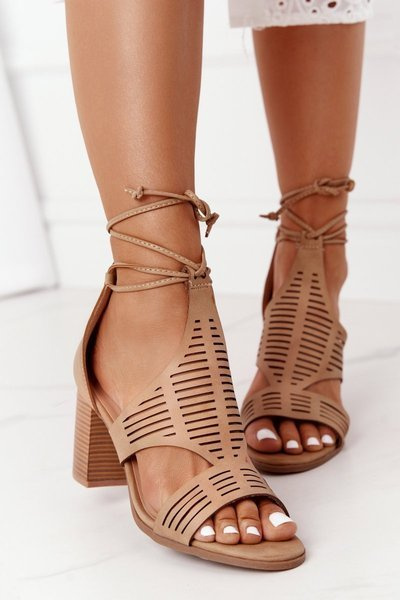 Gestufte durchbrochene Stiletto-Sandalen Beige Lorette