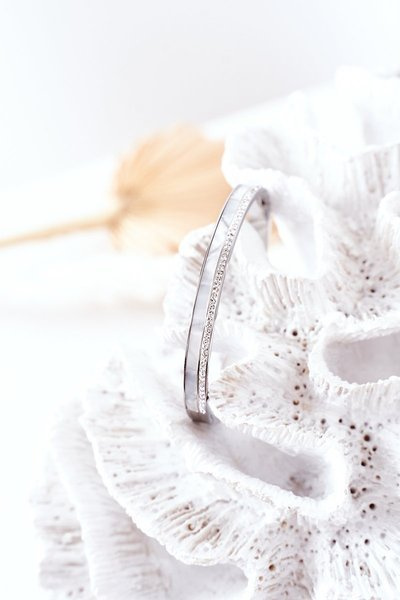 Bracelet en acier avec zircons cubiques et argent perlé