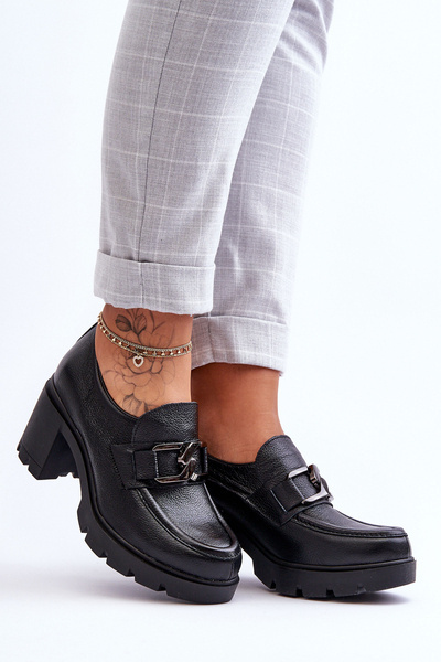 Chaussures élégantes sur un pilier avec ornement argenté noir Harmell