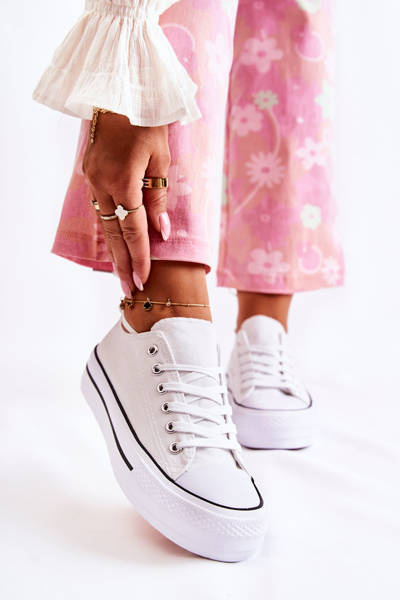 Klassische Damen-Turnschuhe auf der Plattform Weiß Conelle