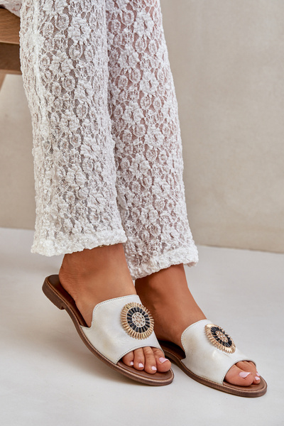 Sandales En Cuir Avec Décoration Sur Talon Plat Or Distressé Lewski 3047/O