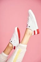 Blanc || Nuances de rouge