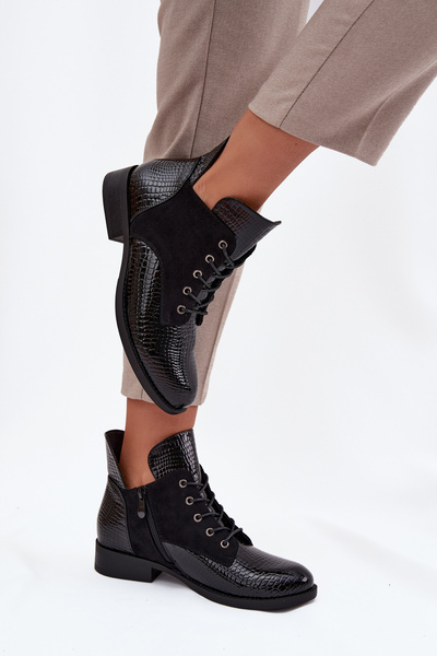 Lackierte Damenschuhe mit dekorativem Prägung Isoliert Vinceza 16477 Schwarz