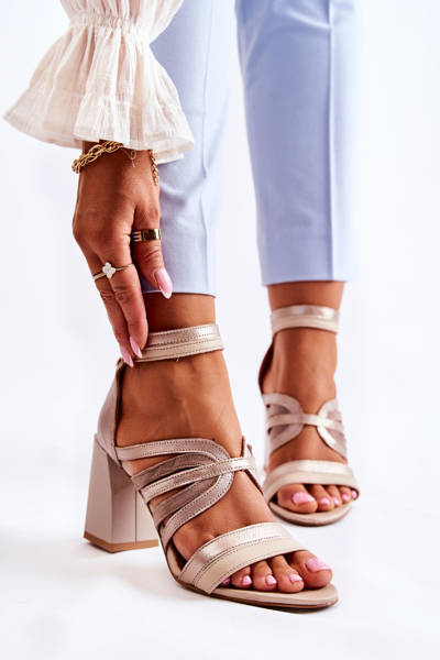 Women's leather sandals on a massive block Maciejka 05514-04 Beige and gold