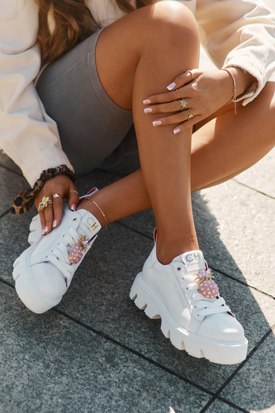 Odiniai Sneakers Su Dekoratyvine Ananaso Broške CheBello 4651 Baltos