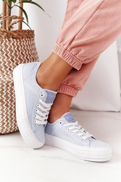 Adidașii pentru femei pe o platformă Lee Cooper LCW-21-31-0125L Coral