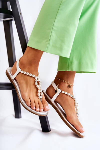 Divatos szandál Flip-flop gyöngyökkel, fehér Isalia