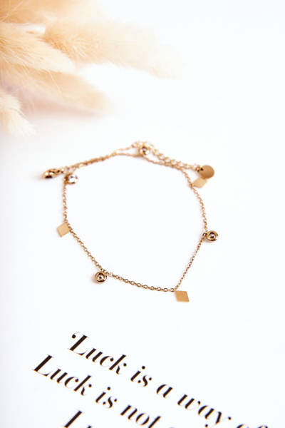 Armband am Bein mit Diamanten und goldenen Strasssteinen