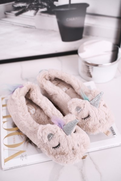 Moteriškos šlepetės su kailiu Unicorn Beige Rainbow