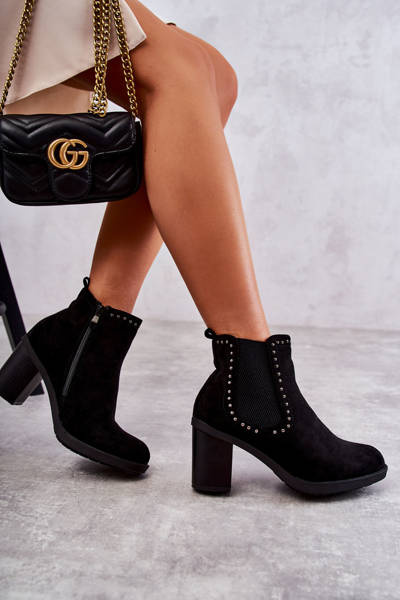 Bottines En Daim Avec Clous Sur Post Noir Cambia