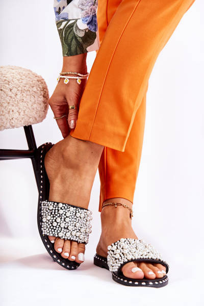 Női papucs gyöngyökkel Fekete Vamero