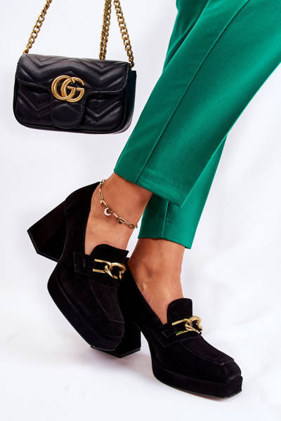 Wildlederpumps mit dekorativer Kette Laura Messi 2444 Schwarz