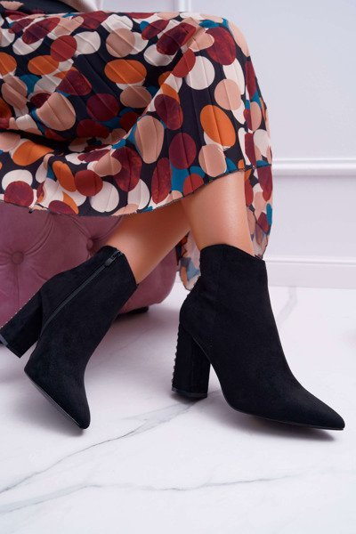 Női magas sarkú csizma tüskés szegecsekkel RB23P Black Snack