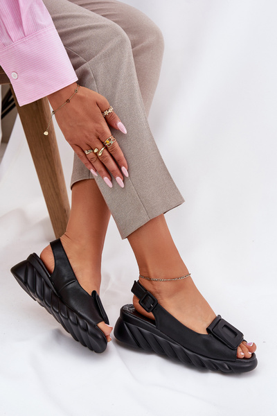 Sandales en cuir pour femmes à semelle compensée avec décoration Artiker Noires 56C2156