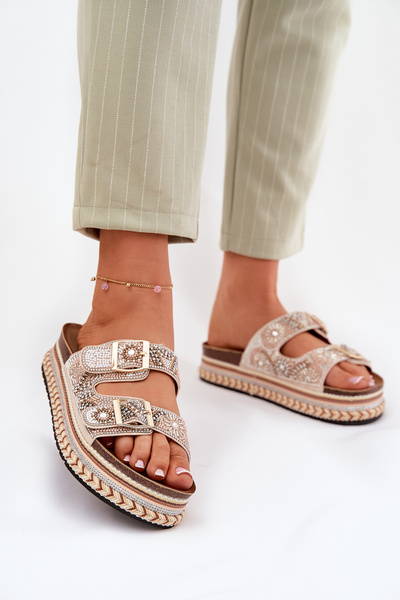 Sandalen Mit Verzierung Und Schnallen Auf Der Plattform Goldene Mellene