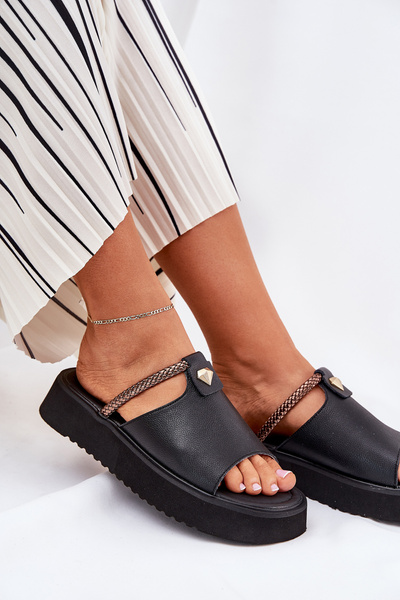 Bőr Női Papucs Platformon Dekoratív Pánttal D&A MK51-475 Fekete