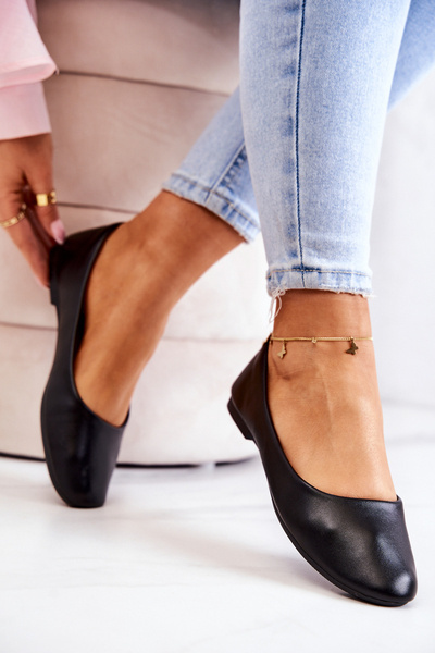 Ballerine classique en cuir noir Stacee