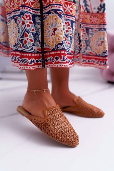 Moteriškos elegantiškos rudos šlepetės veržlės 3301