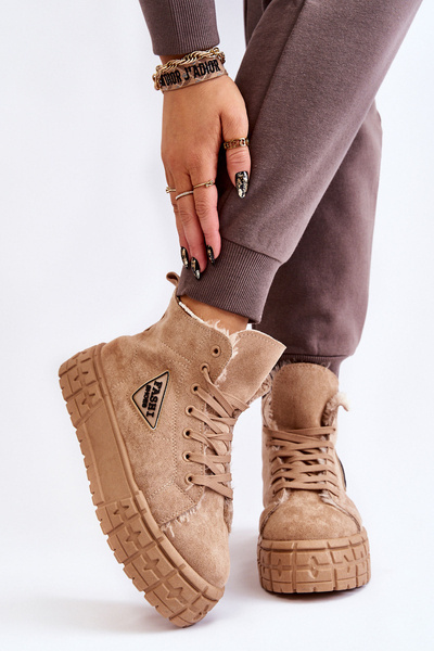 Baskets Hautes En Daim Isolées Beige Evren