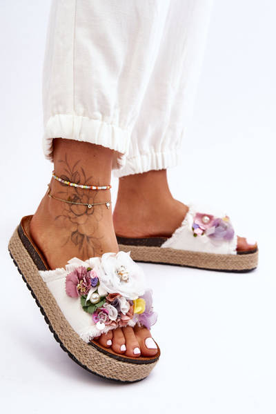 Stoffpantoffeln mit Blumen Weiss Nessa