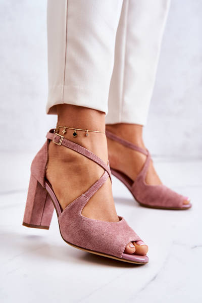 Wildleder Rosa Lorita Sandalen Auf Einem Balken