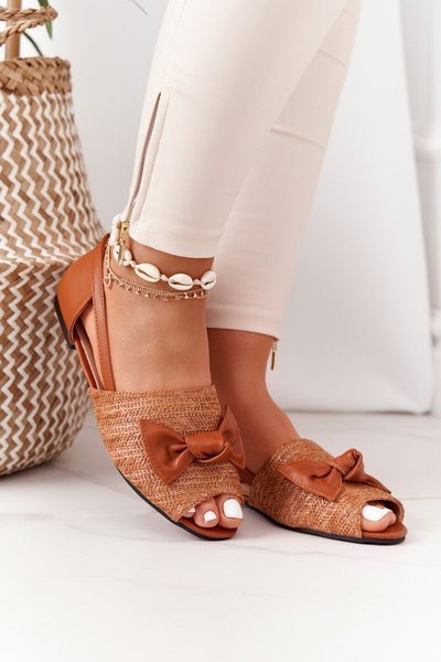 Lapos fonott szandál Lu Boo Camel