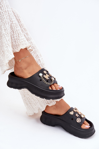Sandales Femme En Mousse Avec Accessoires Dorés Noires Hortiana