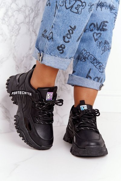 Adidașii pentru femei pe un singur râs negru