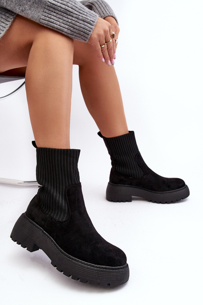 Wildlederstiefel Mit Socken Und Flacher Plateausohle Schwarze Reham