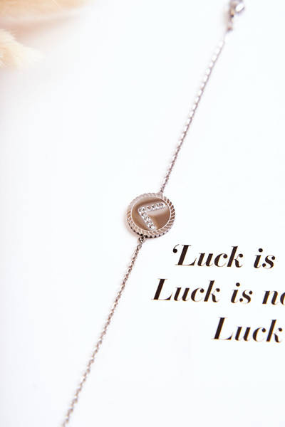 Női hírességek karkötő díszekkel és cirkónium-ezüsttel