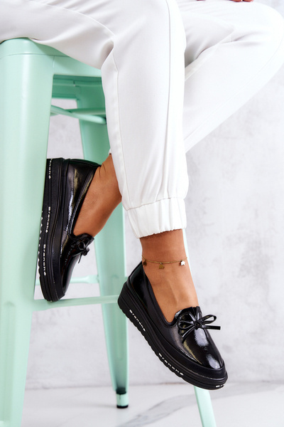 Mocassins Laqués Pour Femmes Sur Compensés Froufrous Noirs