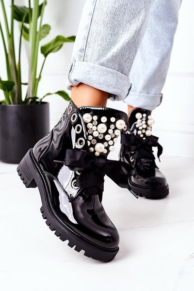 Izoliuoti batai su perlais Patent Black Perla