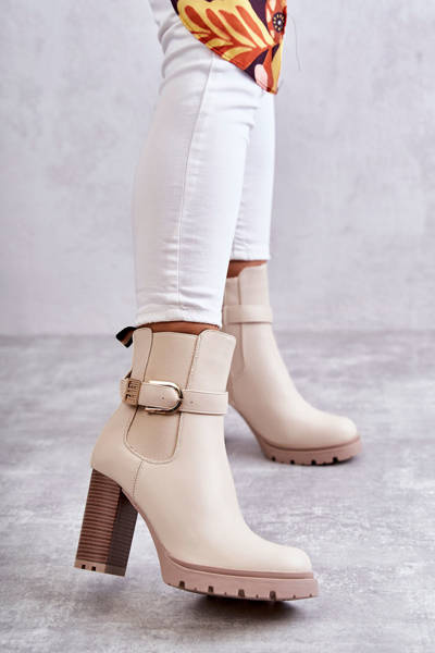 leather boots on a post with a decorative belt Beige Maresol