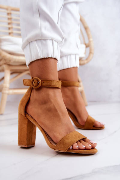 Velúr Szandál Egy Bár Camel Hattie