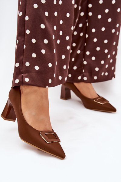 Pumps Mit Blockabsatz Und Dekorativer Schnalle Braun Seriva