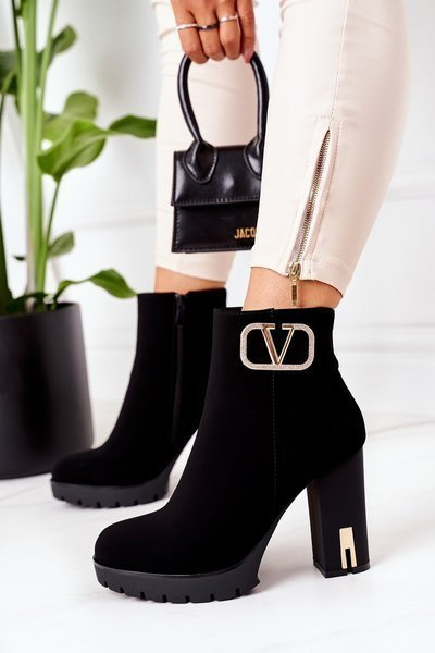 Insulated Boots On A Block Heel Black Wonderful