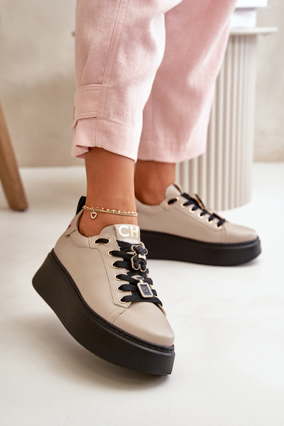 Damen Leder Sneakers Mit Pins Auf Plattform Beige CheBello 4596