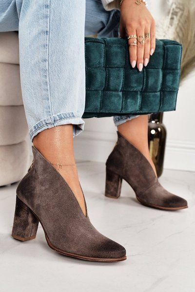 Bottes en daim sur un poteau avec une découpe exquise 1231 Cappuccino