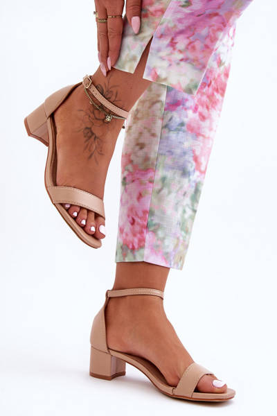 Leder Sandalen Mit Glatter Keilabsatz Beige Inspire Me!