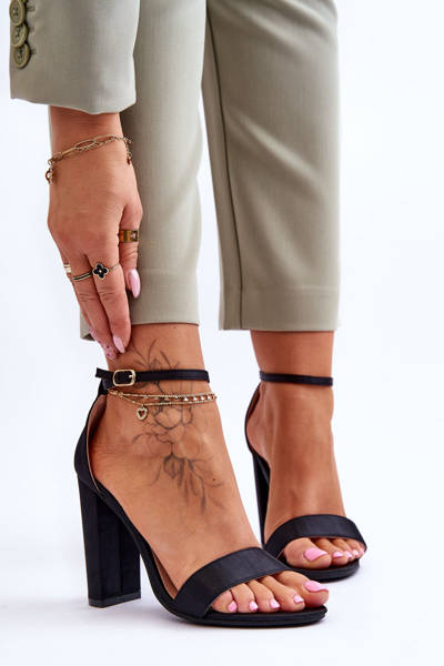 Sandales à Talons Hauts en Satin Noir Linsy