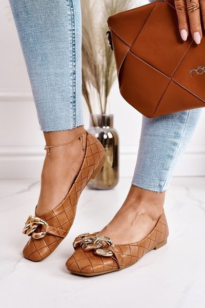 Elegáns steppelt balerina lánccal Camel Coco