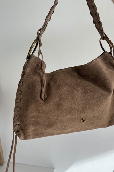 Sac en cuir suédé avec lacet décoratif beige foncé Janelis