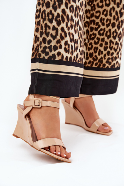 Lackierte Damen Wedgesandalen Nude Vliraya