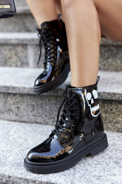 Bottes hautes pour femmes avec crâne GOE II2N4047 noir