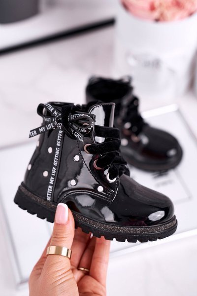 Isolierte Kinderstiefel aus Lackleder schwarz Essie