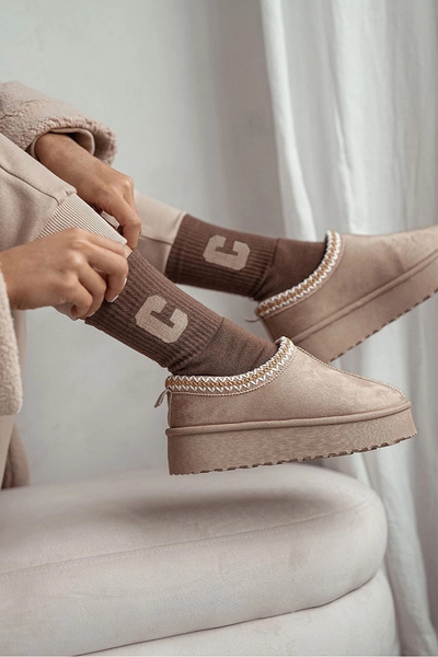 Chaussettes givrées pour femmes avec lettre C marron