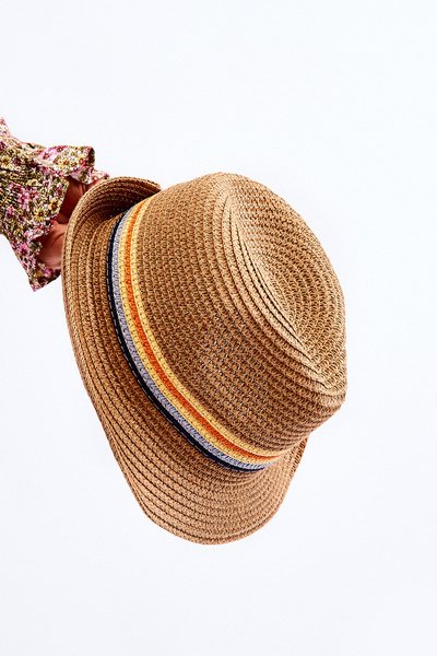 Klasszikus gyereksapka színes bézs csíkokkal