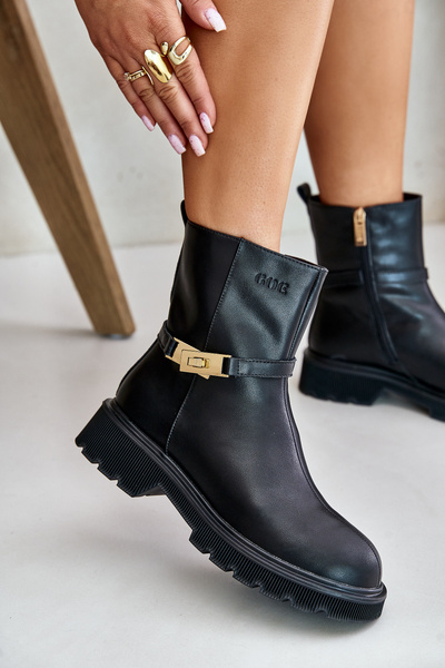 Bottines Femme En Cuir Avec Sangle Isolées GOE OO2N4150 Noir
